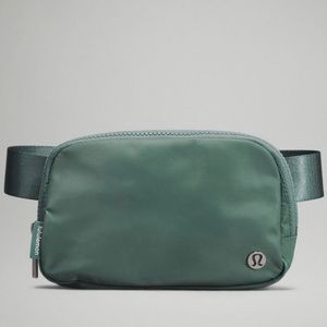 lululemon Everywhere belt bag